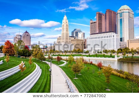 Foto stock: Columbus Ohio Skyline Reflected In The Scioto River Columbus I