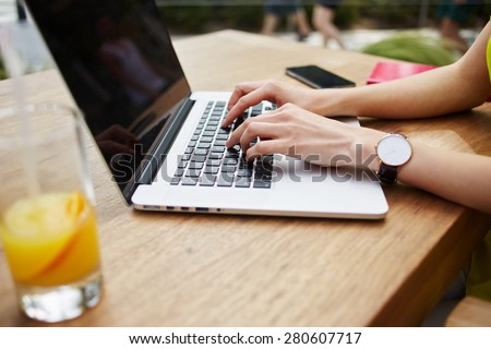 Foto stock: Crop Hands Writing During Breakfast