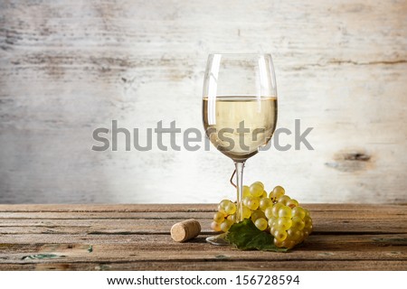 Wineglass With White Wine And Grape Zdjęcia stock © grafvision