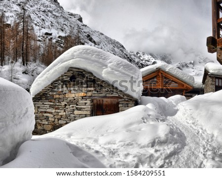 Сток-фото: Roof Under The Snow