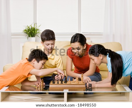 Foto stock: Asian Friends Playing Chess