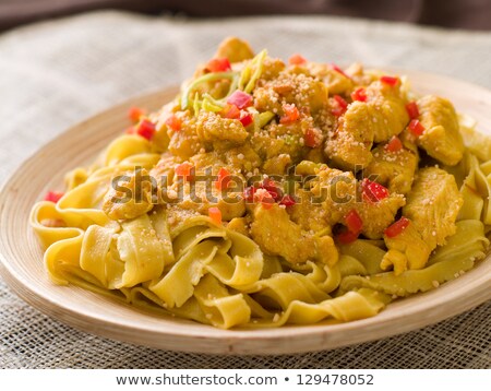 Foto stock: Tagliatelle With Chicken Curry