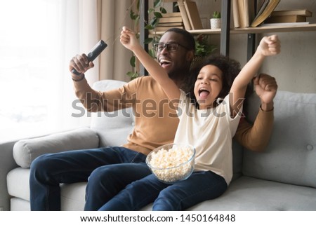 Foto stock: Father And Daughter Having A Snack