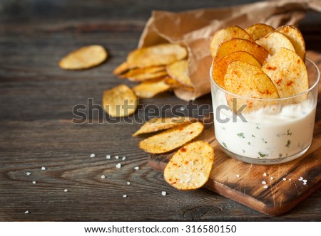 Potato Chips And Sauce On Wooden Imagine de stoc © lidante