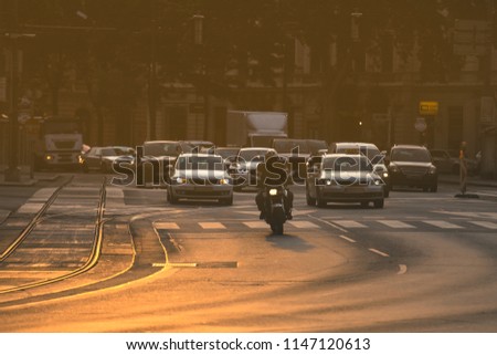 Foto stock: Cars Going Very Slowly In A Traffic Jam During The Morning Rushhour