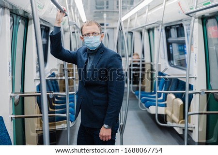 Foto stock: Coronavirus Crisis In 2020 Man Commutes To Work In Empty Underground Uses Public Transport Uses P