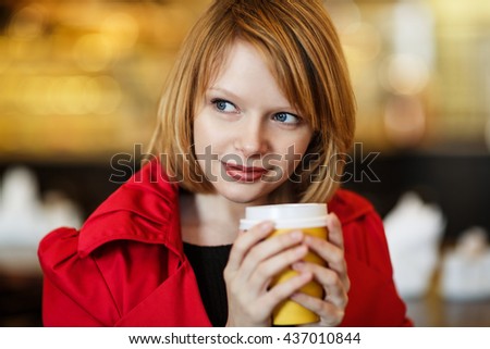 ストックフォト: Hot Blond Girl With Short Hair Holding Plastic Cup And Looking A