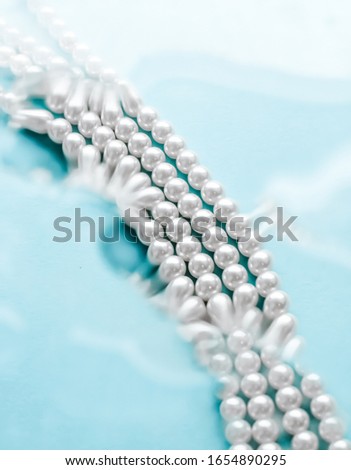 Zdjęcia stock: Coastal Jewellery Fashion Pearl Necklace Under Blue Water Backg