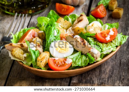 ストックフォト: Caesar Salad With Croutons Quail Eggs Cherry Tomatoes And Gril