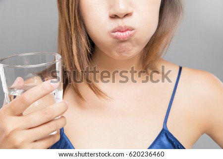 Zdjęcia stock: Woman Rinsing And Gargling While Using Mouthwash From A Glass D