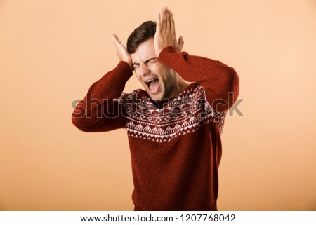 Foto stock: Image Of Frustrated Man 20s With Stubble Wearing Knitted Sweater