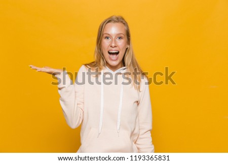 Foto stock: Photo Of Surprised School Girl With Dental Braces Holding Copysp