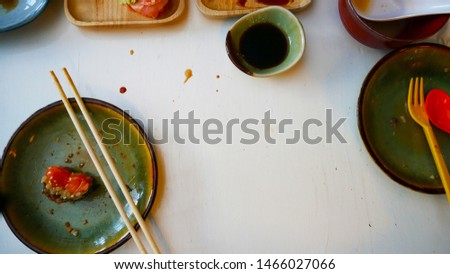 Foto stock: Messy Table After Meal In Japanese Restaurant Dirty Finish Meal Leftovers Concepts Banner Long F