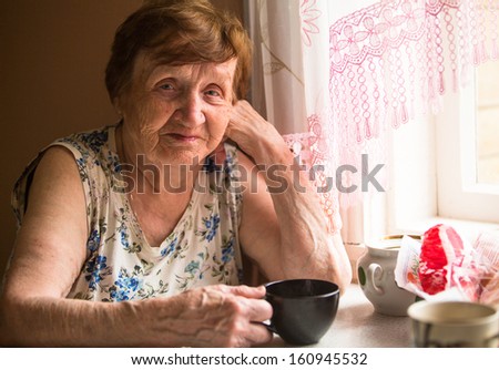 Stock foto: Portrait Of An Older Woman Outside His House On The Warm Center Equator