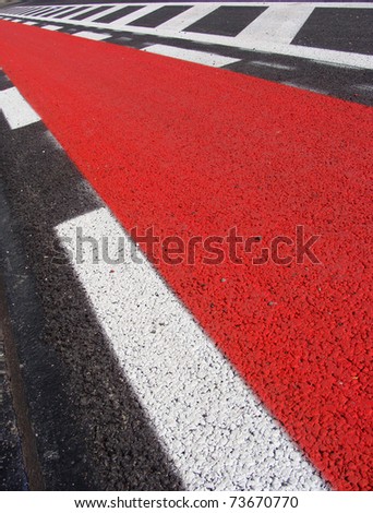 Foto d'archivio: Freshly Laid Asphalt Road With Red Bicycle Path Freshly Spray Pa