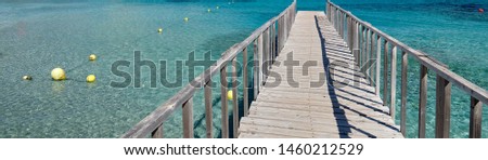 Foto d'archivio: Panoramic Image Diminishing Perspective Wooden Boardwalk Empty P