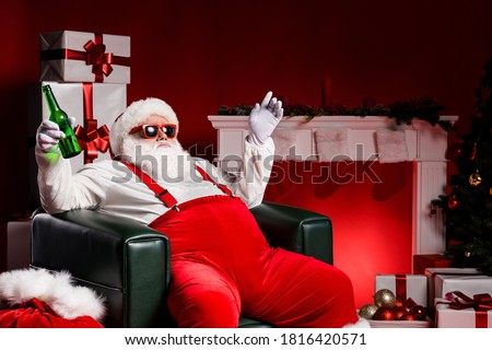 ストックフォト: Santa Claus Sitting On Gift Box Isolated Christmas And New Year