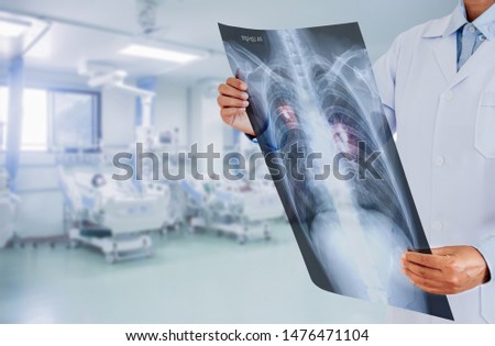 Foto stock: Doctor In Intensive Medical Care Checking Results Of Woman Patient