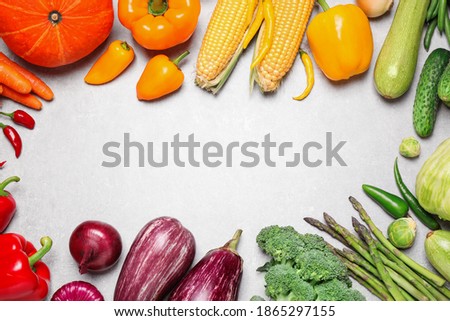 Stockfoto: Organic Frame With Fresh Natural Broccoli On A Light Gray Background