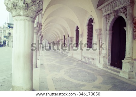 ストックフォト: Row Of Arches And Columns At Facade At San Marco Square In Venic