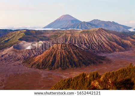 Foto d'archivio: Sunrise At The Bromo Tengger Semeru National Park On The Java Island Indonesia View On The Bromo O