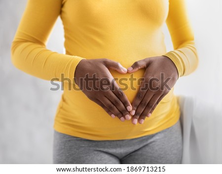 Foto stock: Young Pregnant Black Woman Touching Her Belly - African People