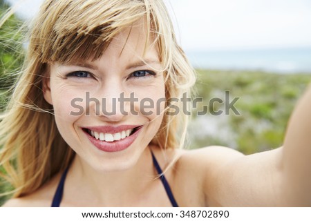 ストックフォト: Beautiful Blond Smiling Big In Head And Shoulders Beauty Pose