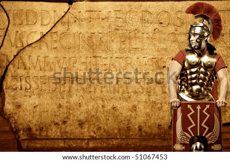 Foto stock: Roman Legionary Soldier In Front Of Wall With Ancient Writing