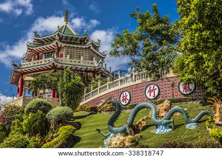 Foto stock: Pagoda And Dragon Sculpture Of The Taoist Temple In Cebu Philip