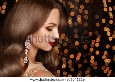 Zdjęcia stock: Golden Makeup Elegant Brunette Woman Fashion Jewelry Wavy Hai