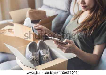 Foto stock: Young Woman Received Online Shopping Parcel Opening Boxes And Bu