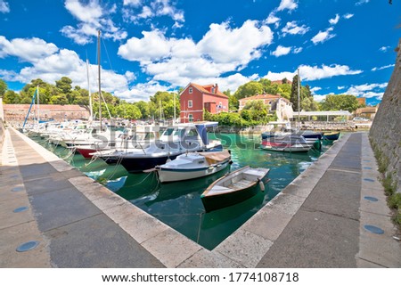 Zadar Historic Fosa Harbor Bay In Zadar Boats And Architecture Foto stock © xbrchx