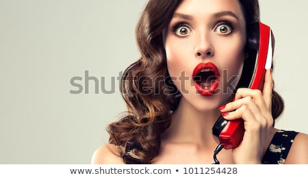 [[stock_photo]]: Ille · avec · un · téléphone · vintage