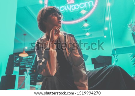 Stockfoto: Fashion Teenager Girl In Vintage Sunglasses 80s 90s Style Party