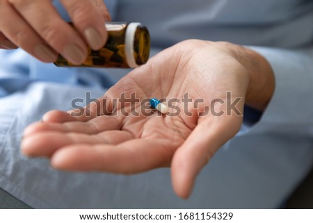 Imagine de stoc: Medicine Bottles And Pills Close Up