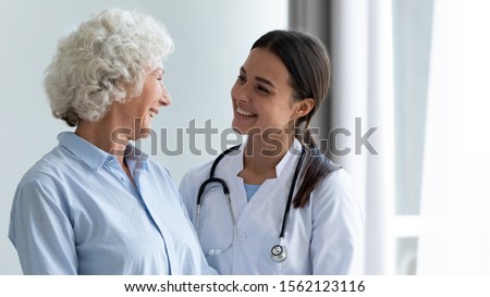 Foto stock: Female Doctor Comforting And Reassuring Woman Patient In Medica