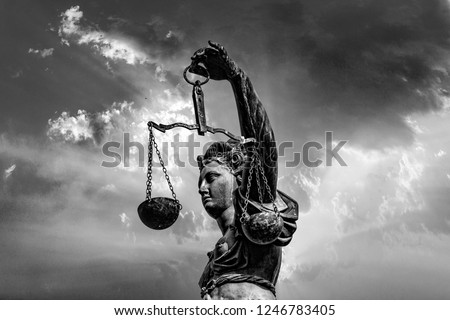 ストックフォト: Statue Of Lady Justice Justitia In Front Of The Romer In Frank