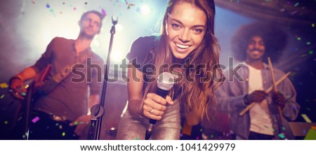 Foto stock: Portrait Of Female Musicians With Male Performers At Nightclub