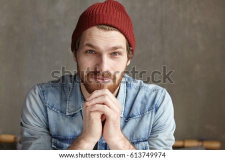 Zdjęcia stock: Fashion Portrait Of Young Bearded Man And His Girlfriend Ready F