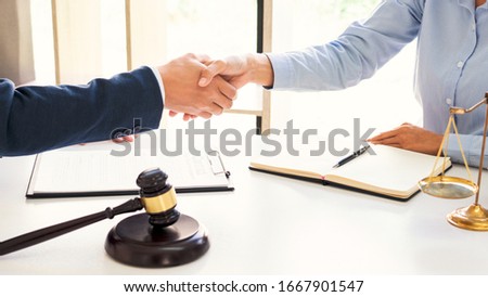 Zdjęcia stock: Handshake After Cooperation Between Attorneys Lawyer And Clients