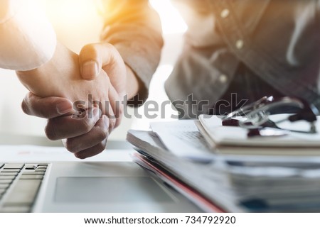 Foto stock: Close Up Of A Business Handshake Finishing Up A Meeting Acquisi
