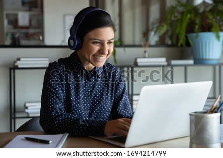 Foto stock: Busy Young Home Office Manager Consulting Clients By Smartphone And Online