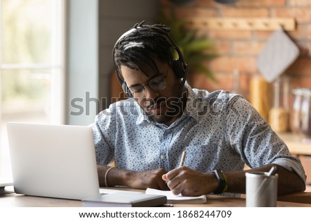 Foto stock: Serious Young African American Speaker Listening To One Of Foreign Colleagues