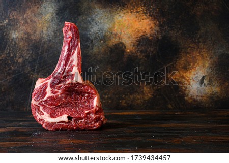 Foto d'archivio: Raw Sirloin Beef Steak On Old Vintage Chopping Board With Knife And Fork On Rusty Background Salt A