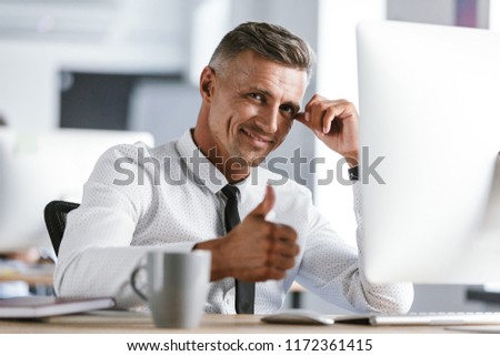 Zdjęcia stock: Image Of Concentrated Confident Businessman 30s Wearing White Sh