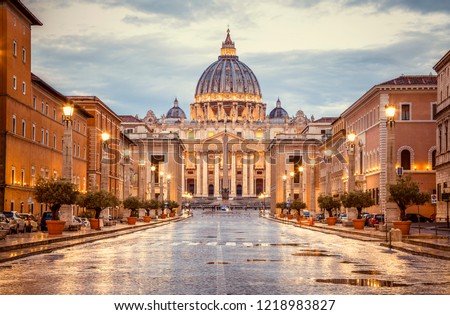 Foto stock: View Of The Vatican With Saint Peters Basilica And Santangelo