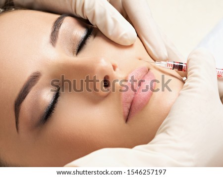 Stockfoto: Portrait Of Young Woman Getting Cosmetic Injection Closeup Of Beautiful Woman Gets Injection In Her