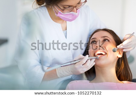 Foto stock: Woman At Dentist Office