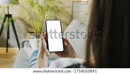 Zdjęcia stock: Crop Businesswoman With Smartphone On Sofa