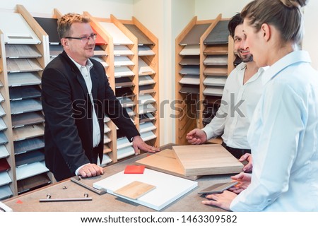 Foto d'archivio: Couple Choosing Color And Materials For New Kitchen In The Store